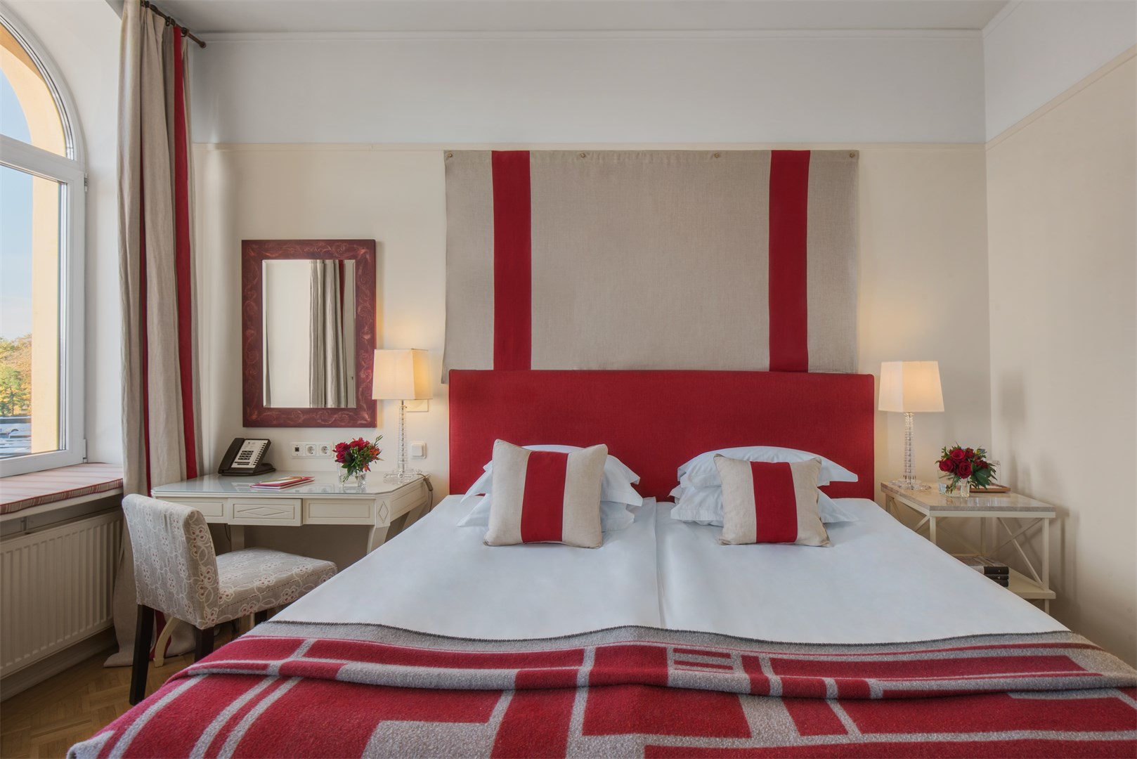 Улучшенный номер с видом на собор, фото 3