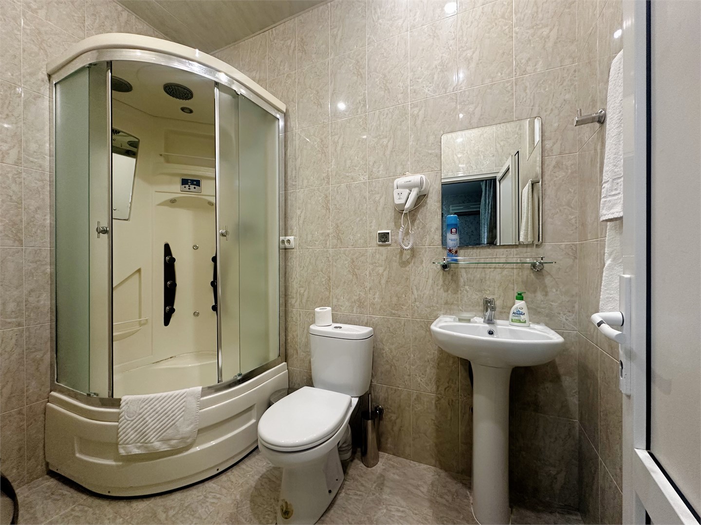 Улучшенный стандарт с балконом в Эдельвейс