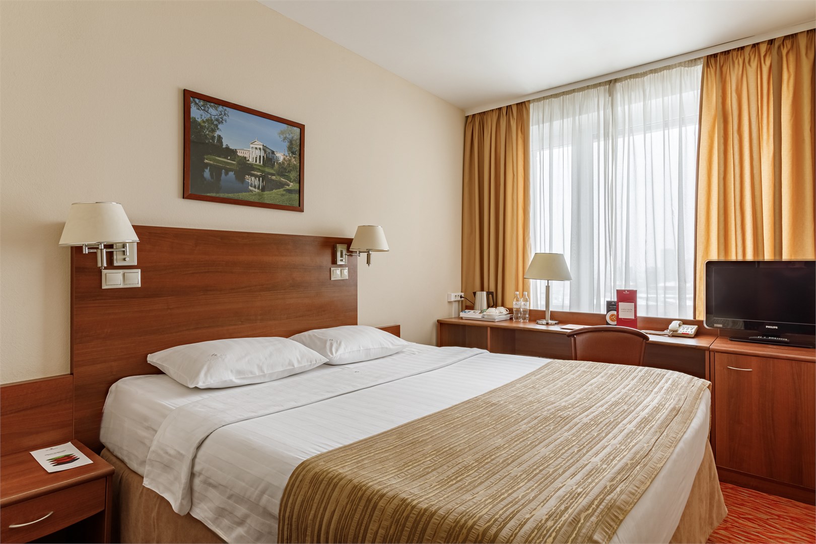 Стандарт двухместный номер (Двухспальная кровать) в Максима Панорама