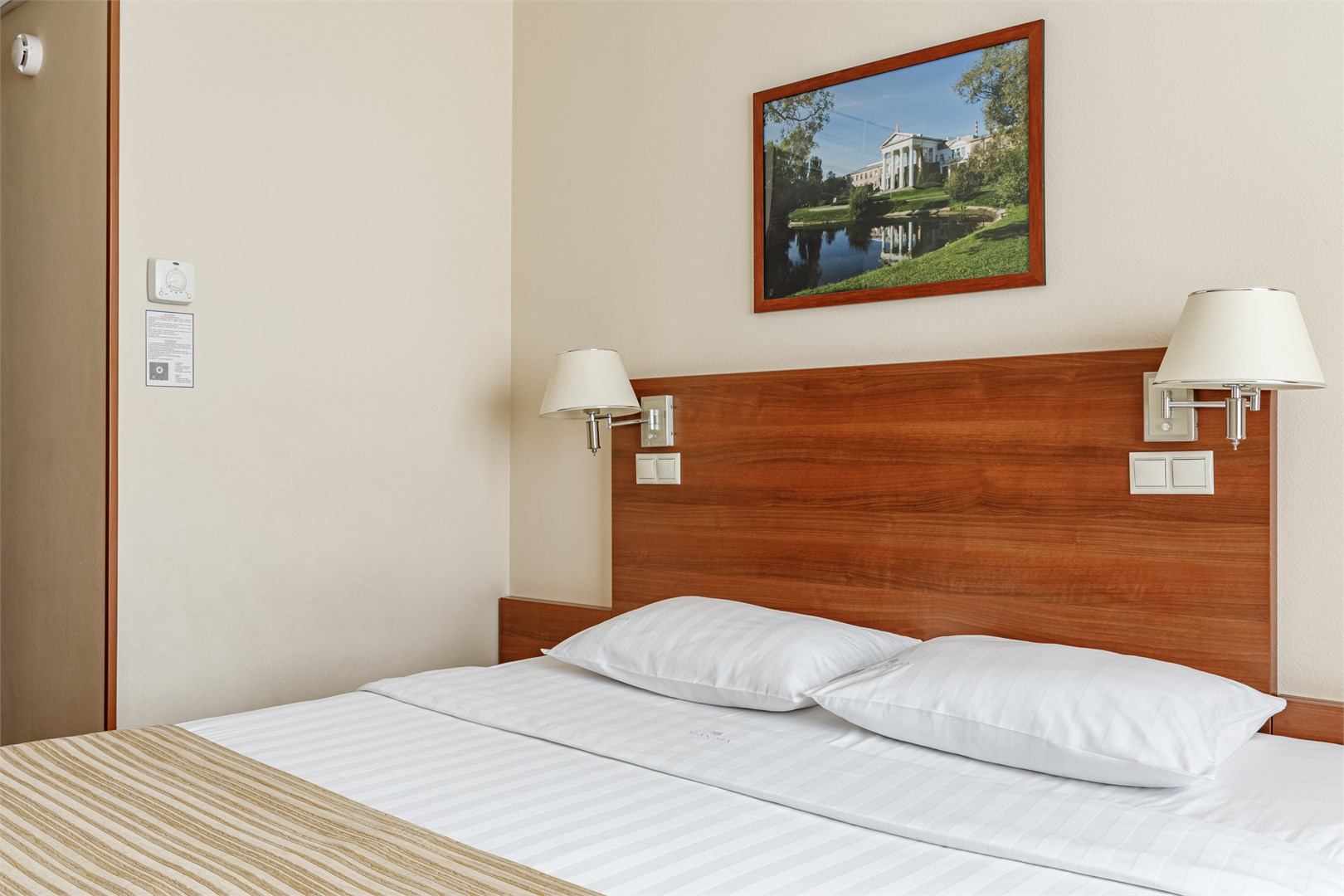 Стандарт двухместный номер (Двухспальная кровать) в Максима Панорама