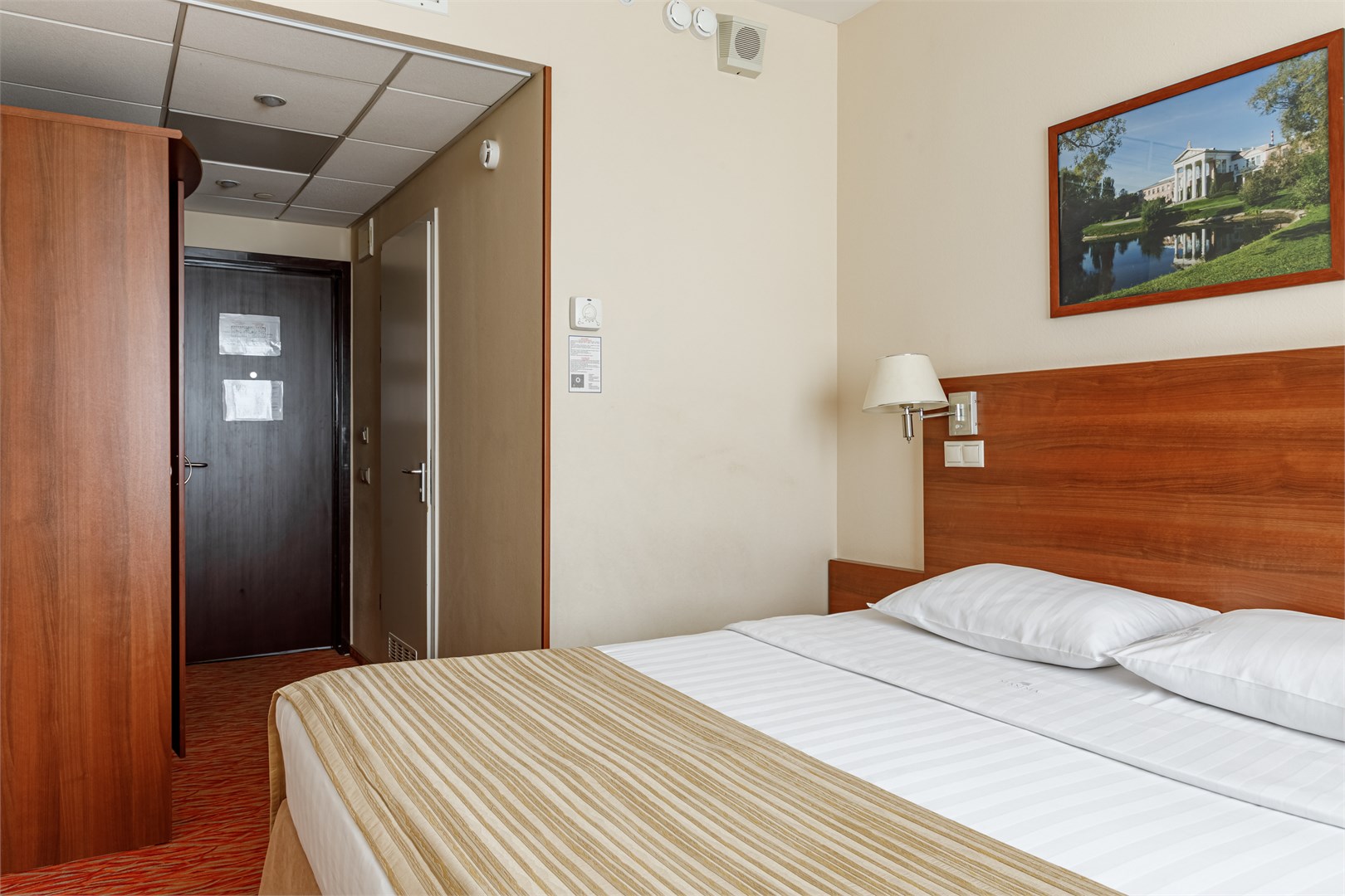 Стандарт двухместный номер (Двухспальная кровать) в Максима Панорама