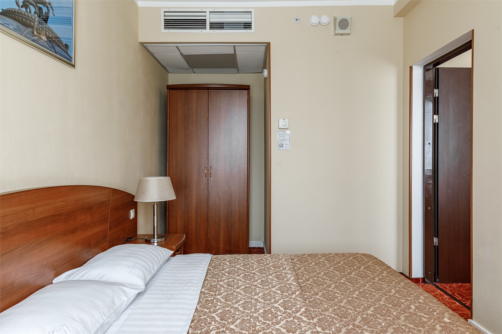 Полулюкс двухкомнатный (Двухспальная кровать) в Максима Панорама