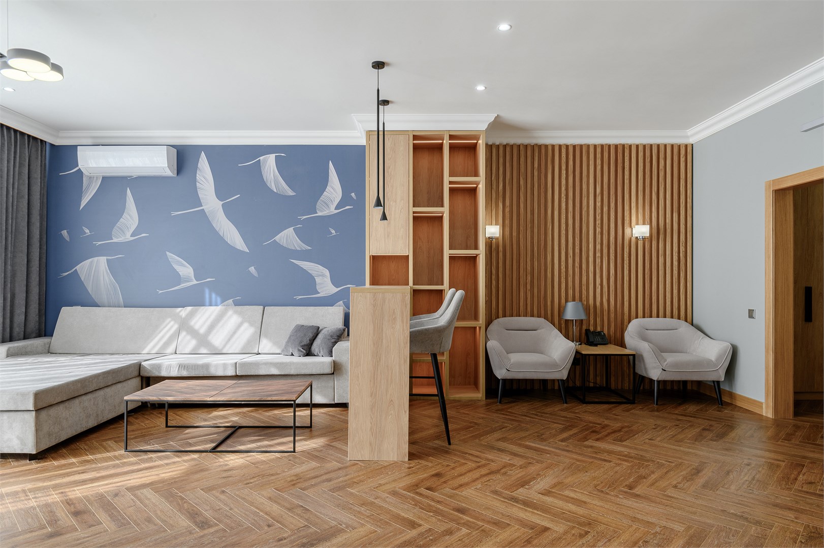 Двухкомнатный люкс в Azimut Парк Отель Волга Астрахань