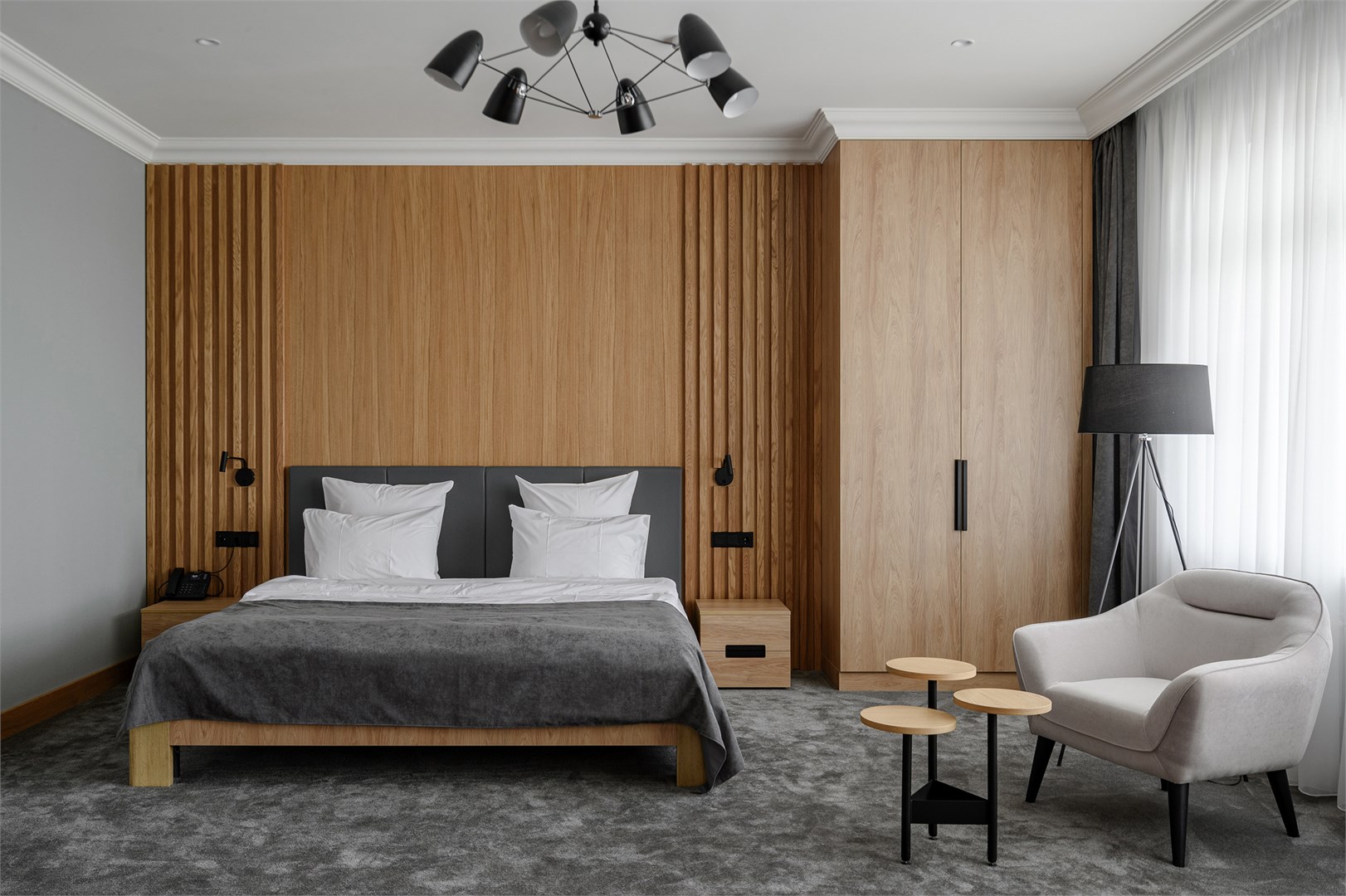 Двухкомнатный люкс в Azimut Парк Отель Волга Астрахань