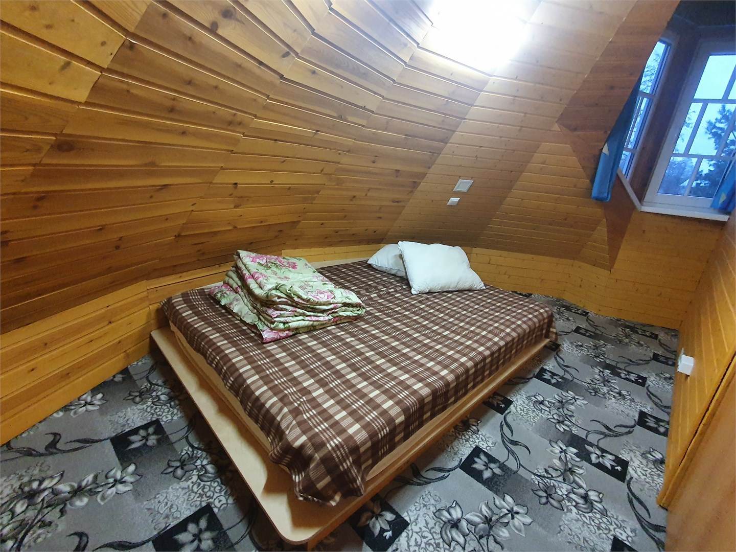 Дом с башенкой на 7 гостей в Тарховка