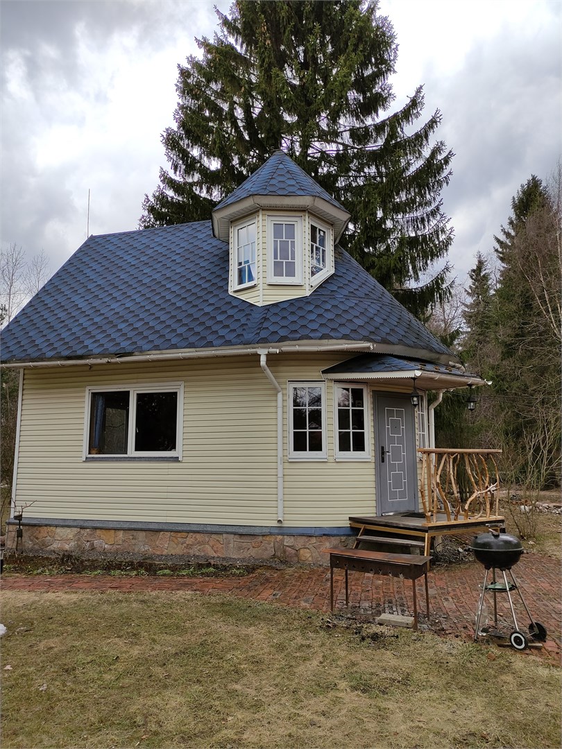 Дом с башенкой на 7 гостей в Тарховка