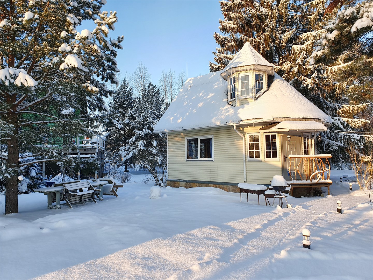 Дом с башенкой на 7 гостей в Тарховка