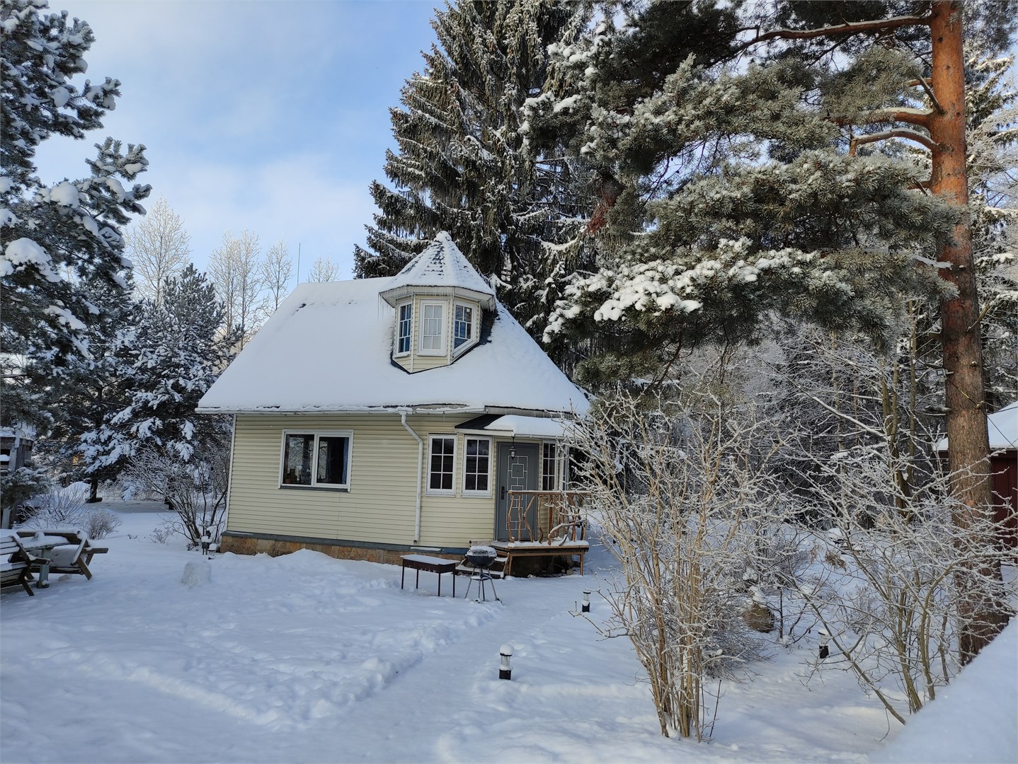 Дом с башенкой на 7 гостей в Тарховка
