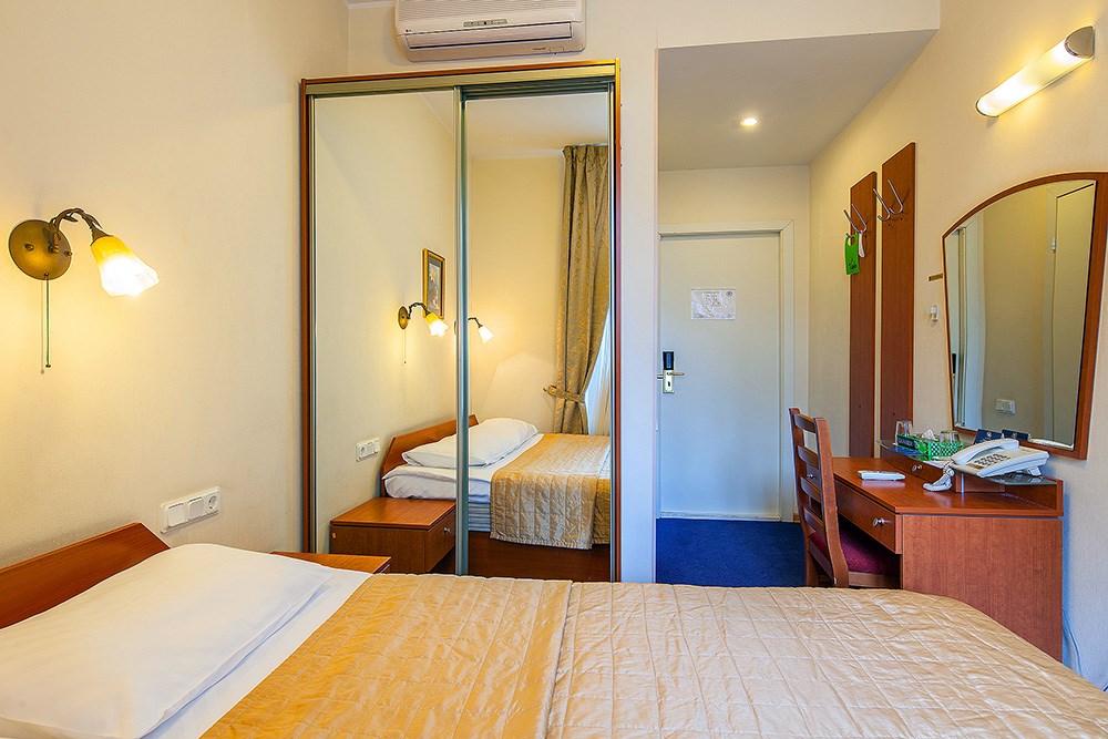 Комната эконом с широкой кроватью в Невский Астер