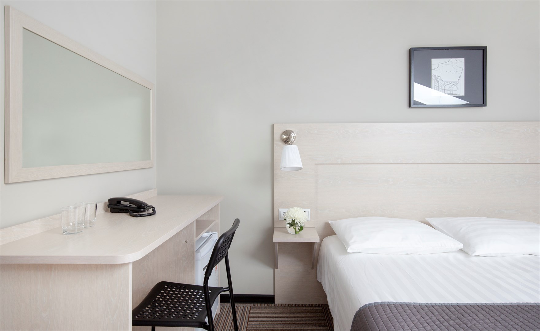 Комната эконом с широкой кроватью в Невский Астер