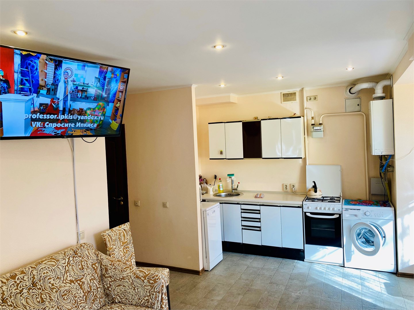 4/12Двухкомнатная квартира на Коллективной 4/12 в Вилла с видом на горы