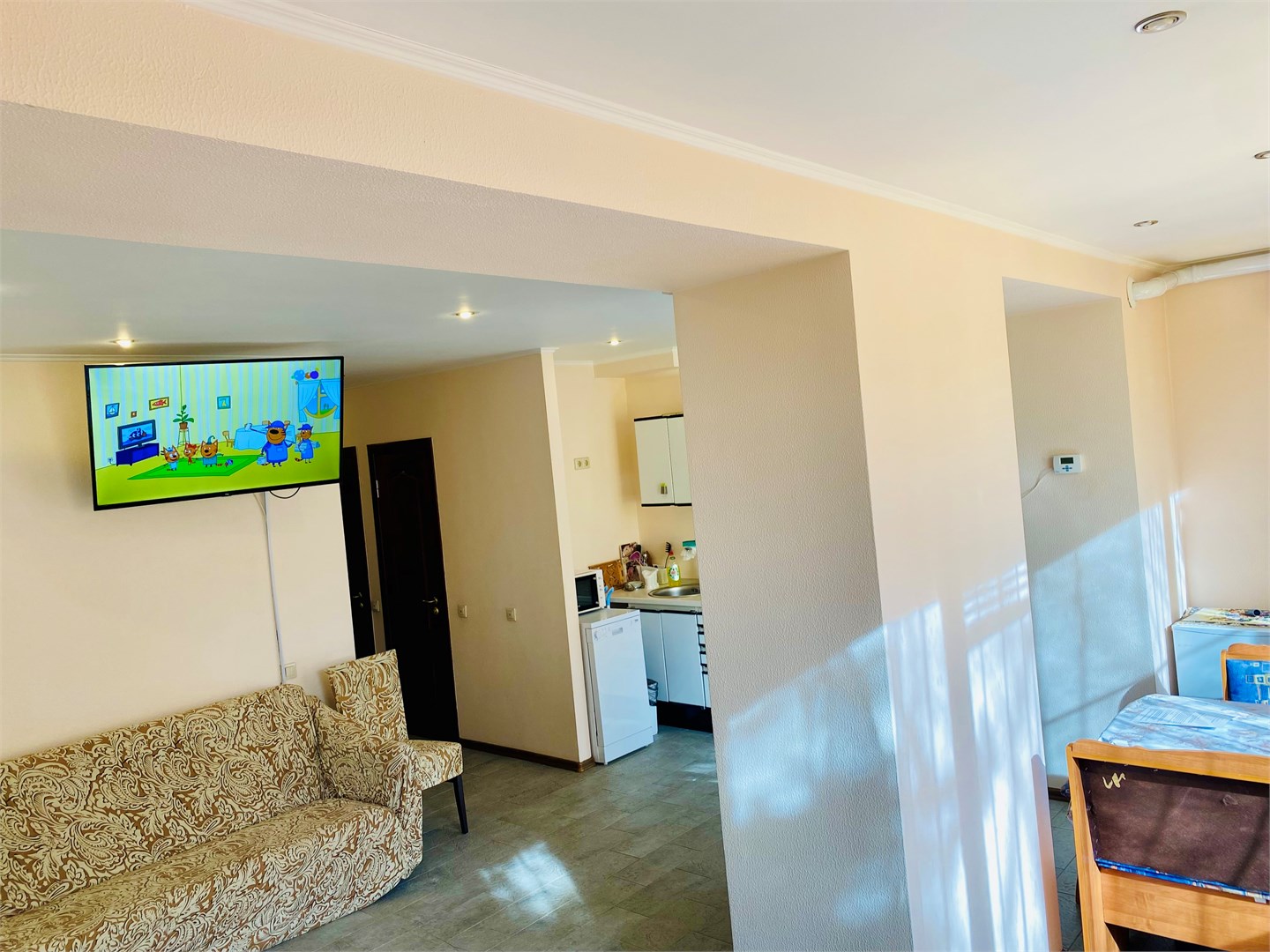 4/12Двухкомнатная квартира на Коллективной 4/12 в Вилла с видом на горы