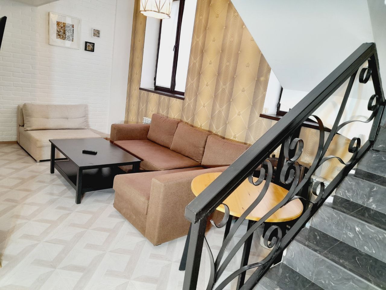 Двухуровневые апартаменты с кухней в Августин