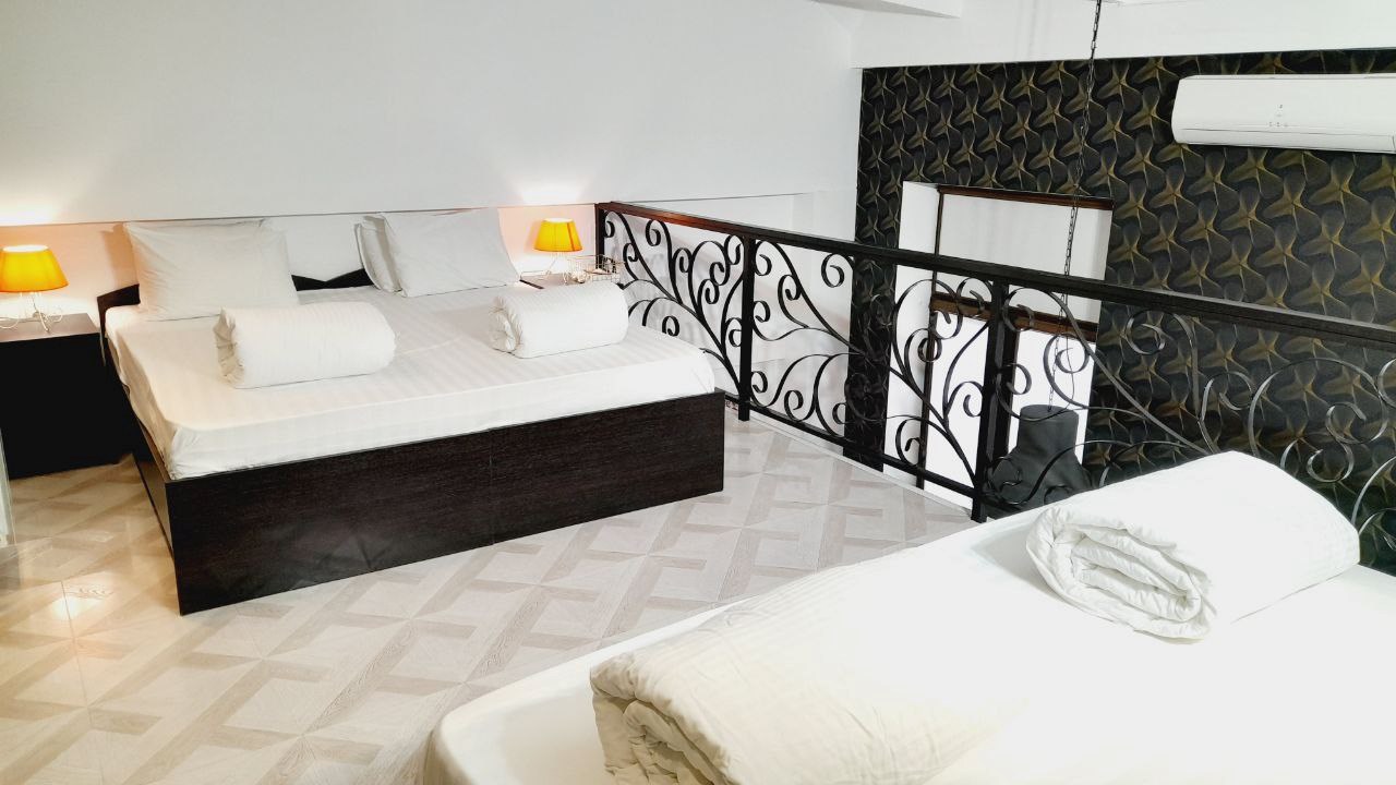 Двухуровневые апартаменты с кухней в Августин