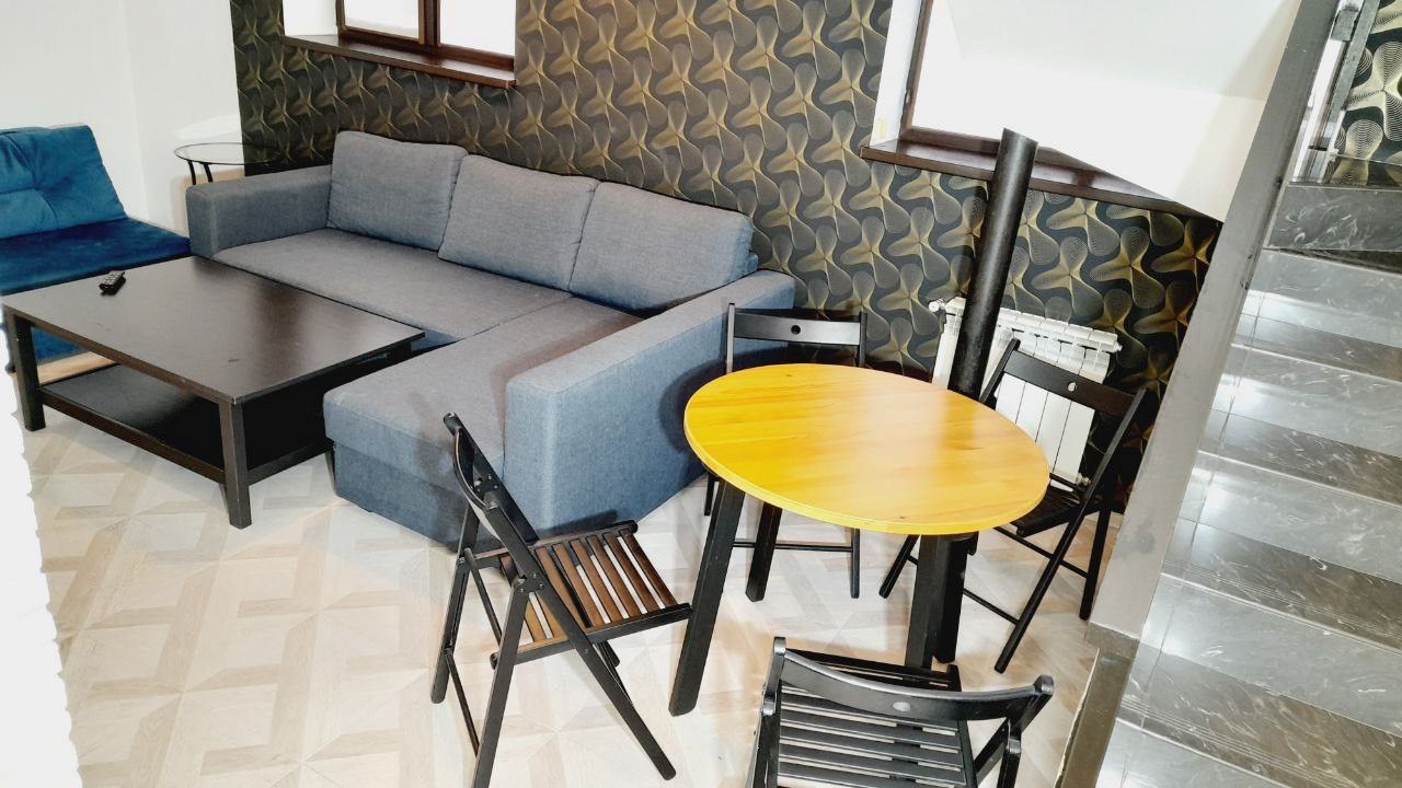 Двухуровневые апартаменты с кухней в Августин