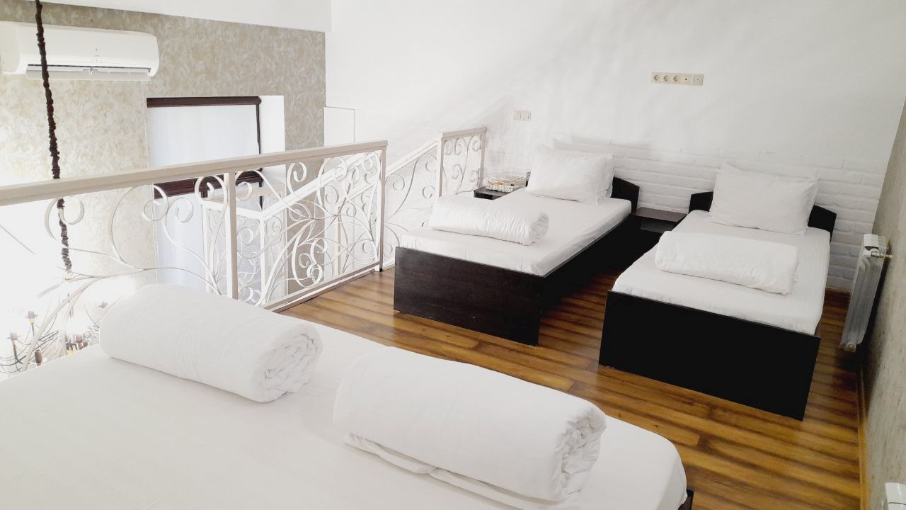 Двухуровневые апартаменты с кухней в Августин