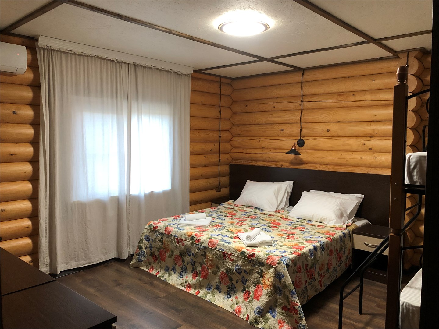 Четырехместный семейный номер в Winnie house