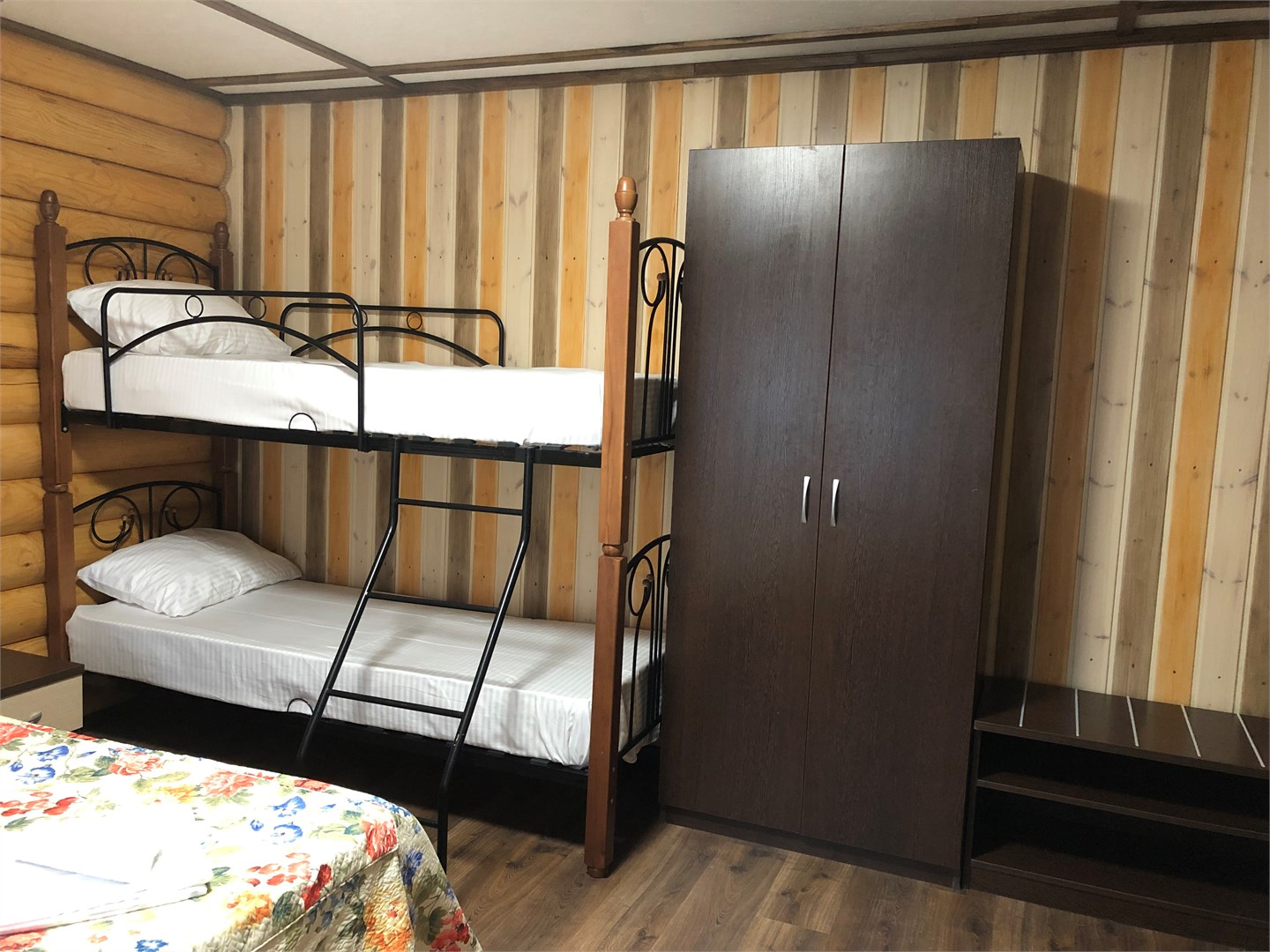 Четырехместный семейный номер в Winnie house