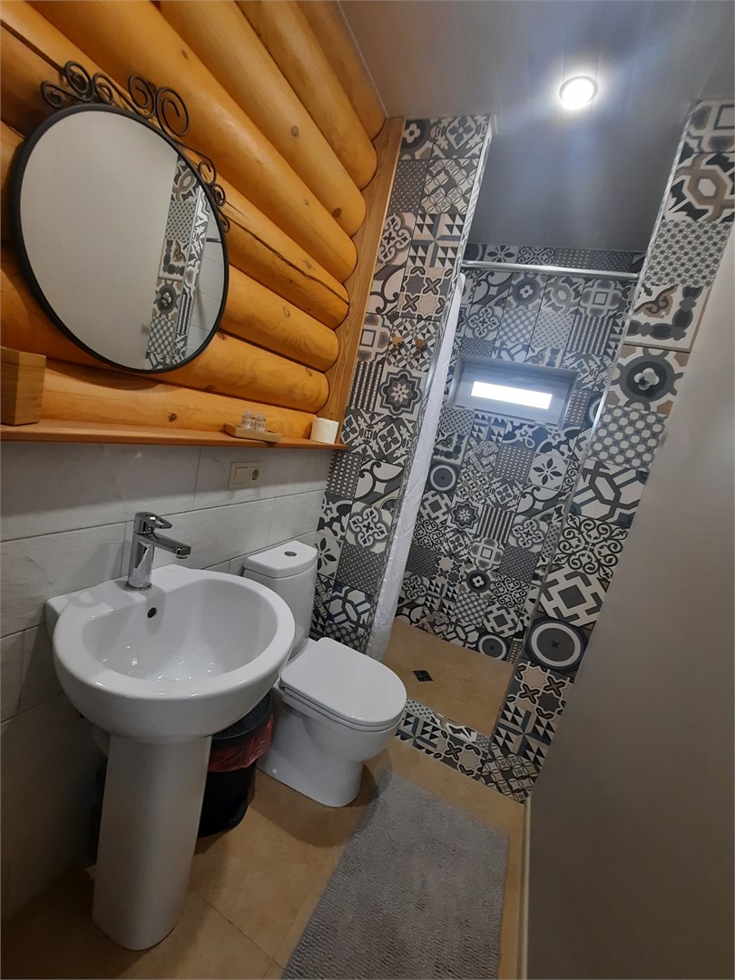 Улучшенный двухместный номер с 1 кроватью (king-size)  или 2 раздельными кроватями в Winnie house