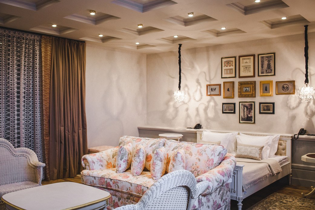 Делюкс в Певческая башня