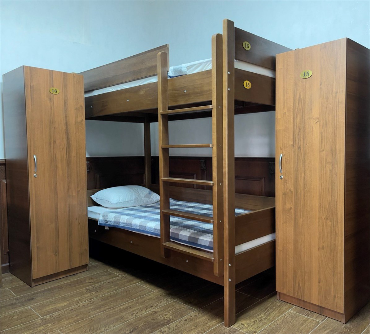 3номер. Кровать в общем 8 местном мужском номере в Сириус