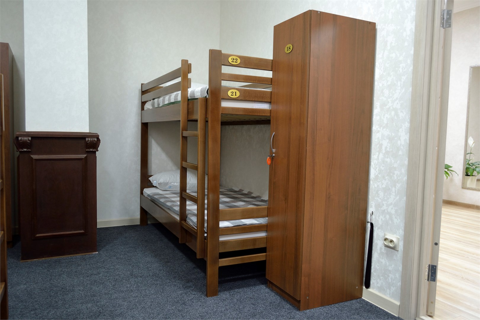 4номер. Кровать в общем 6ти местном номере для женщин в Сириус