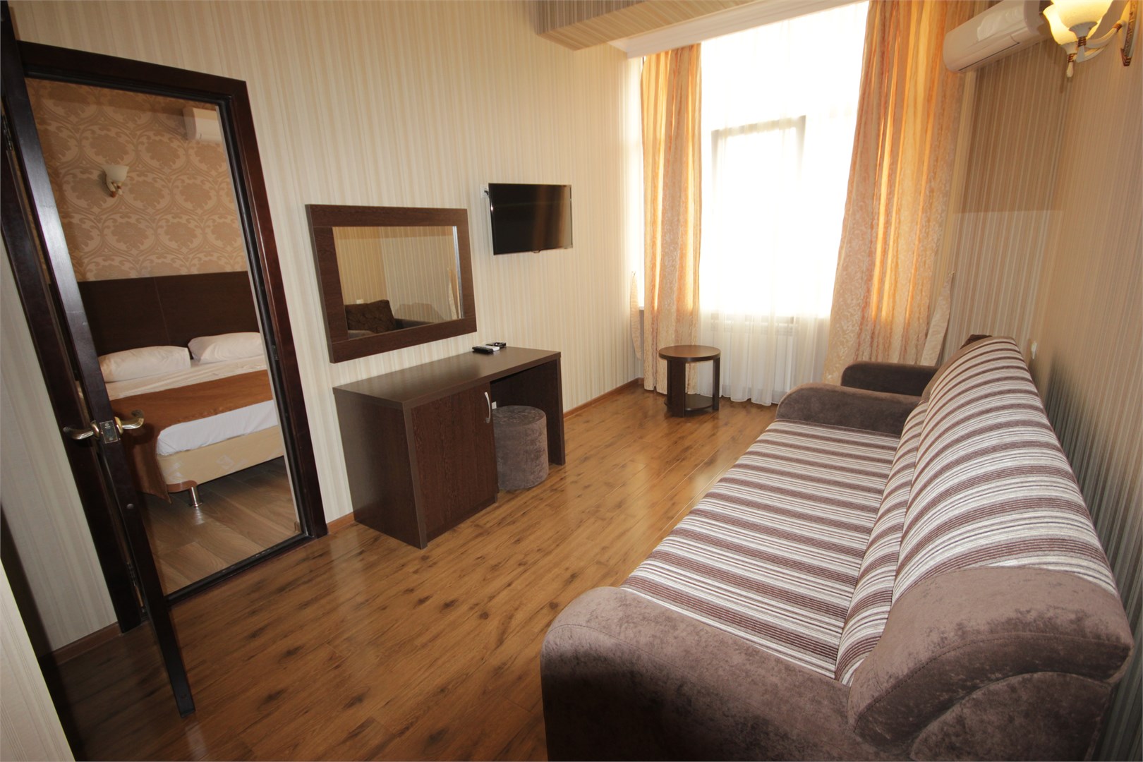 Фотография Люкс 2-комнатный 3-местный с кухней