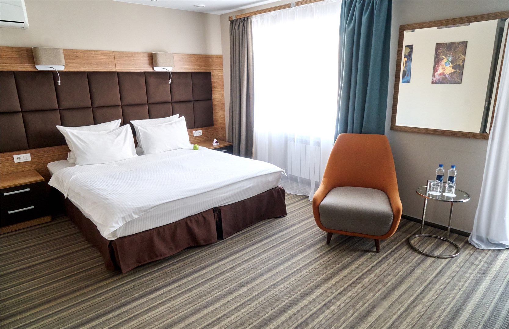 Джуниор Сюит – Двухместный номер с большой кроватью в Арбат