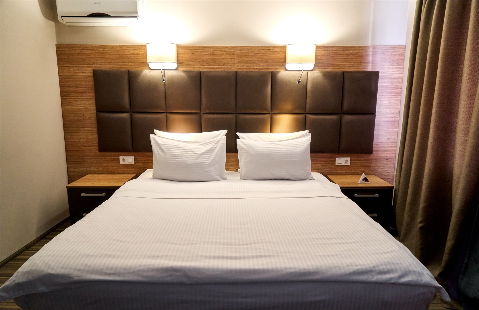 Джуниор Сюит – Двухместный номер с большой кроватью в Арбат