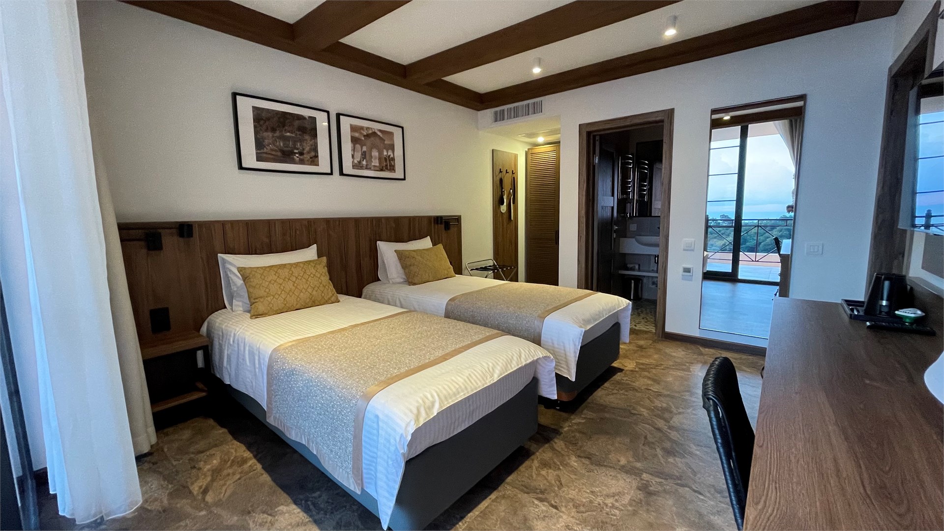 Адзапш: Отель 7 кипарисов