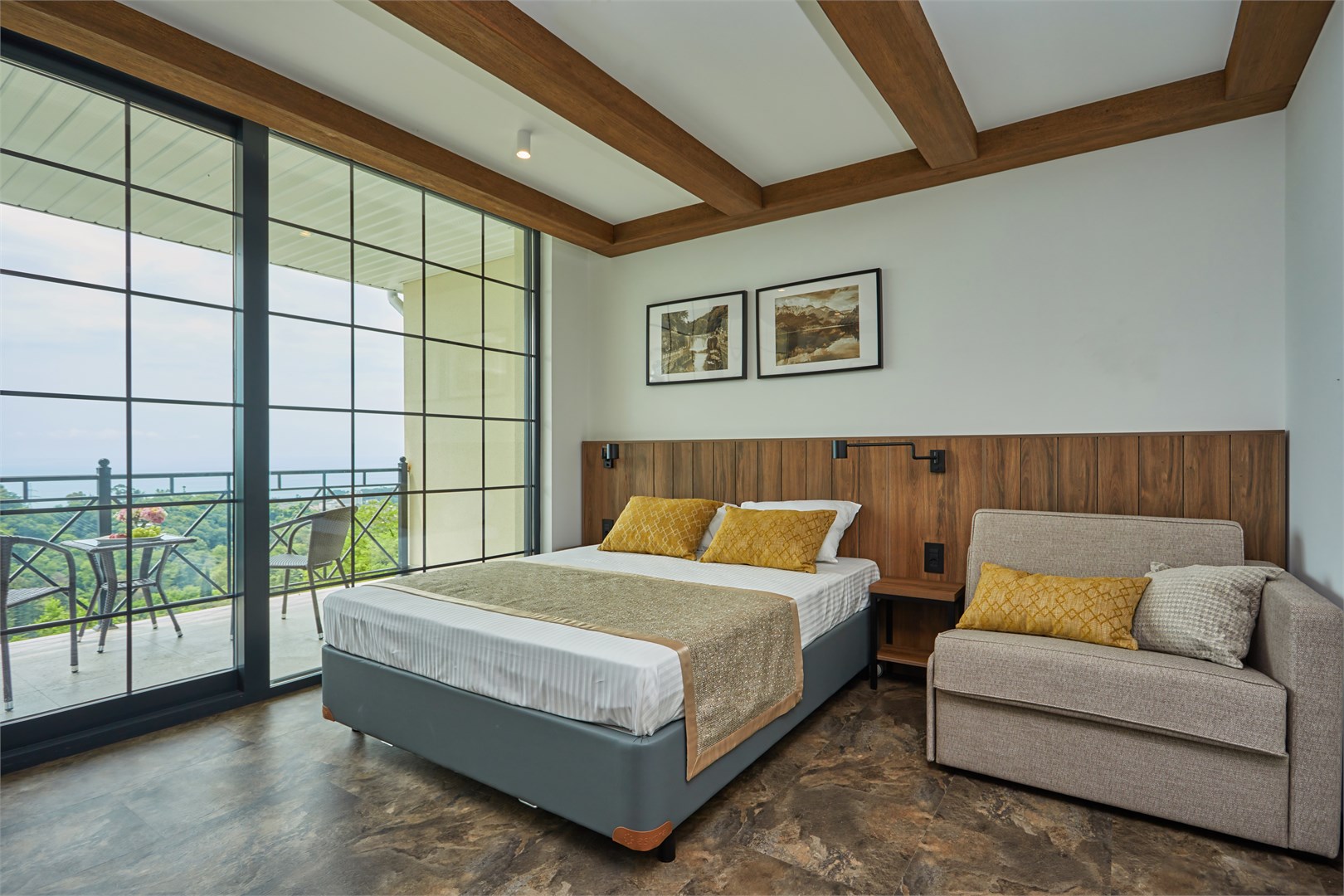 Улучшенный классический номер с двуспальной кроватью в 7 кипарисов