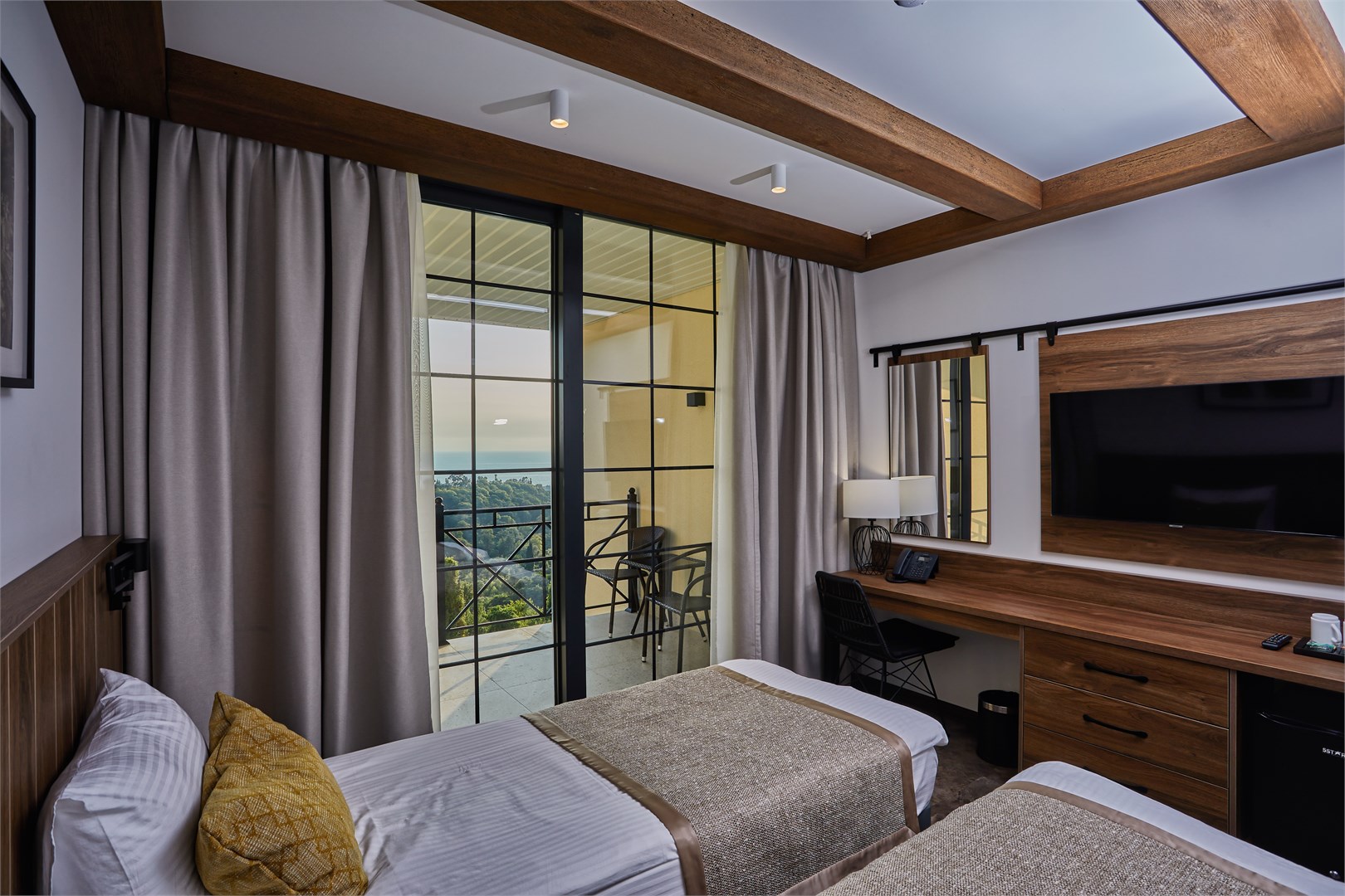 Адзапш: Отель 7 кипарисов