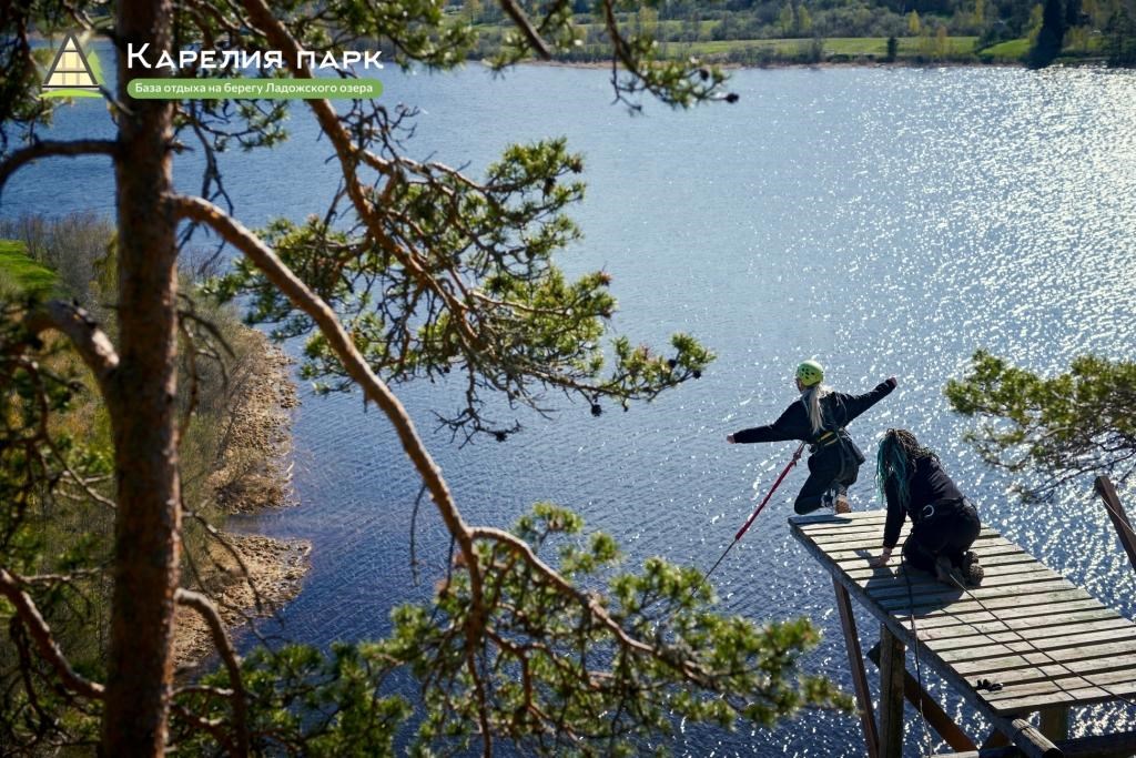 Шестиместный дом с большой террасой, банным чаном и сауной в Карелия парк