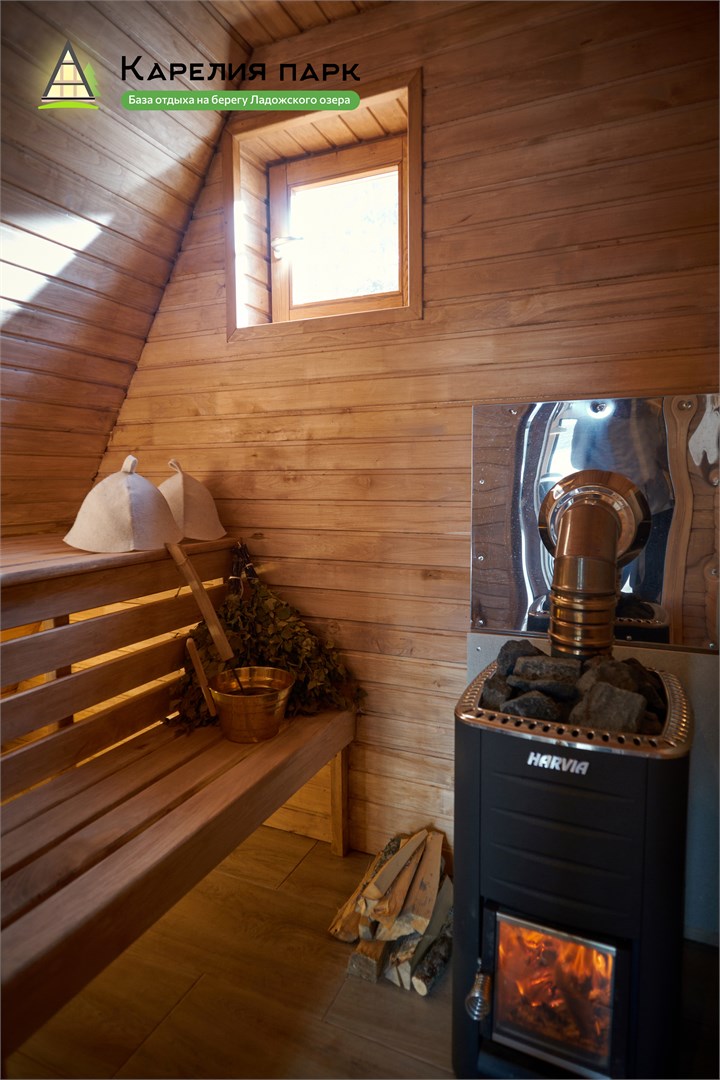 Шестиместный дом с большой террасой, банным чаном и сауной в Карелия парк