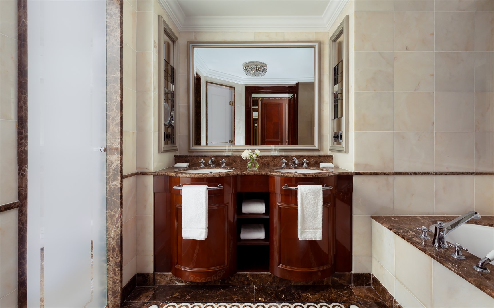 Делюкс с одной кроватью King в The Carlton, Moscow