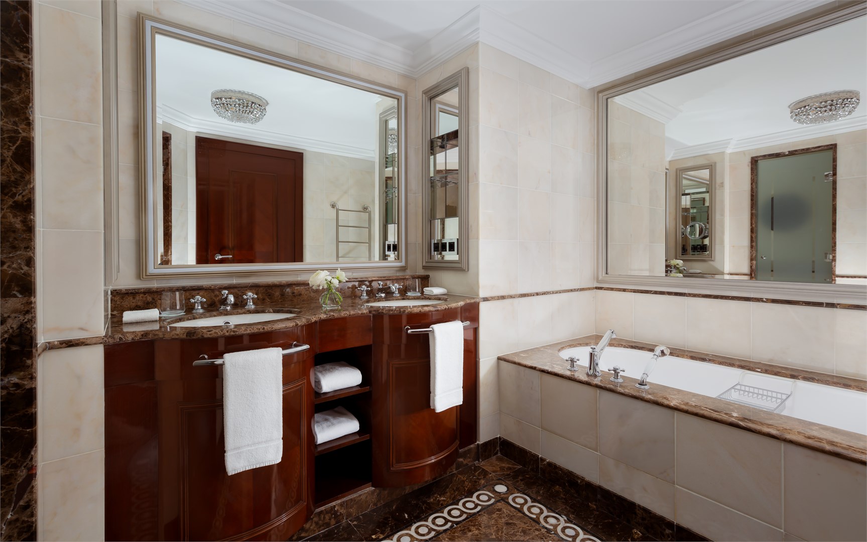 Клубный номер с двумя кроватями Double и доступом в The Carlton Club в The Carlton, Moscow