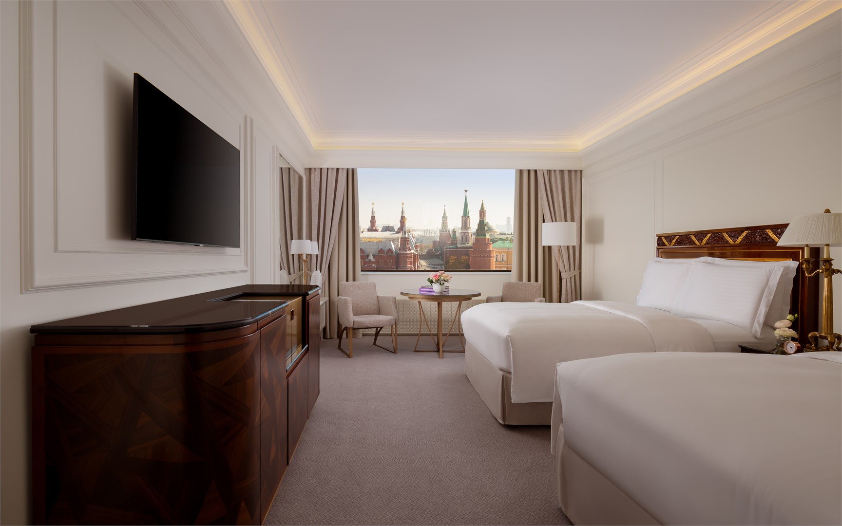 Клубный номер с видом на Красную площадь с двумя кроватями Double и доступом в The Carlton Club в The Carlton, Moscow