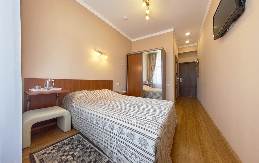 Стандарт 1-местный корп. 1 (с широкой кроватью 1,4 м) в Azimut Здоровье Янтарь