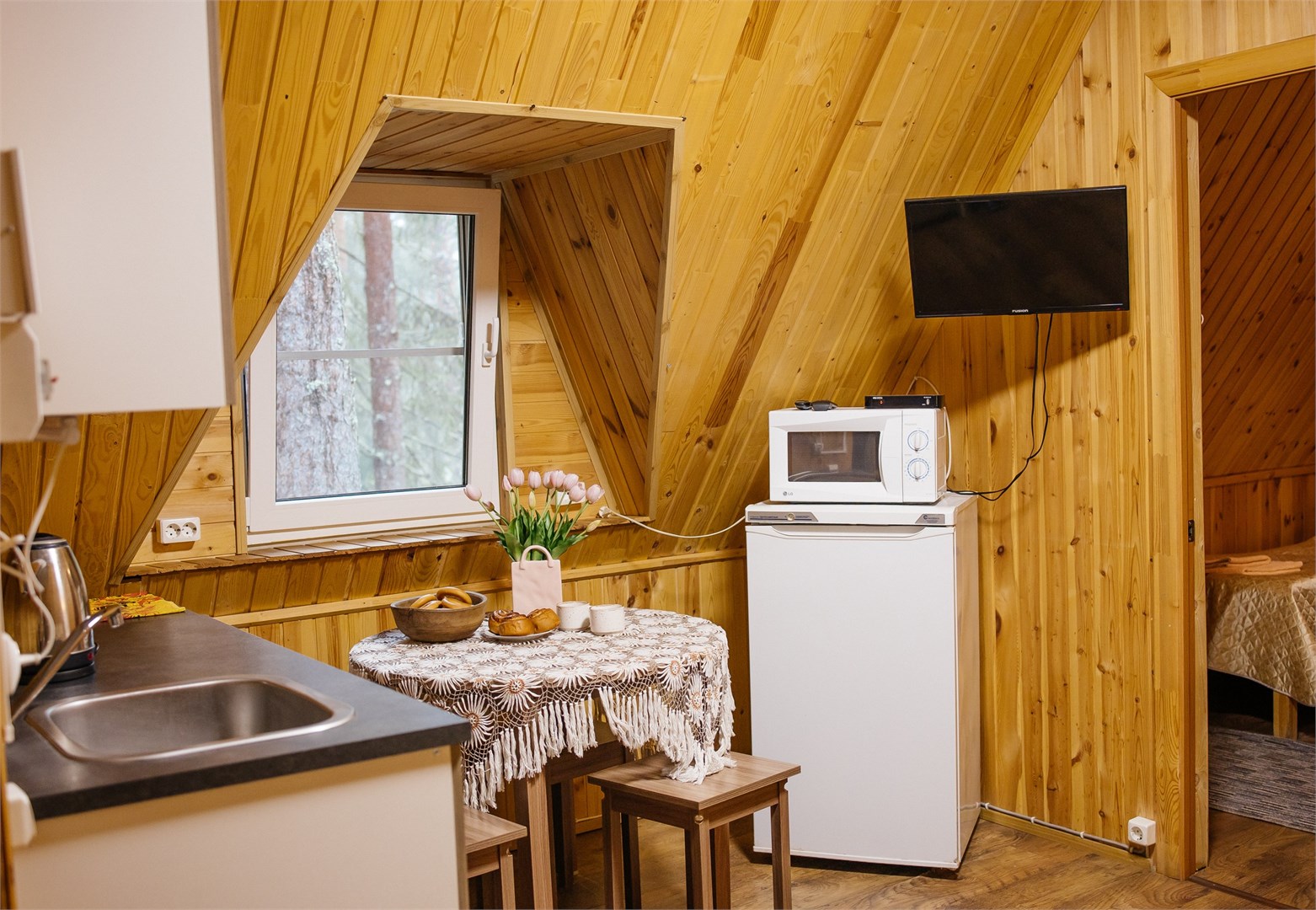 Ближняя изба -1/2 рубленного деревянного дома на 4 человек в Берендеево царство