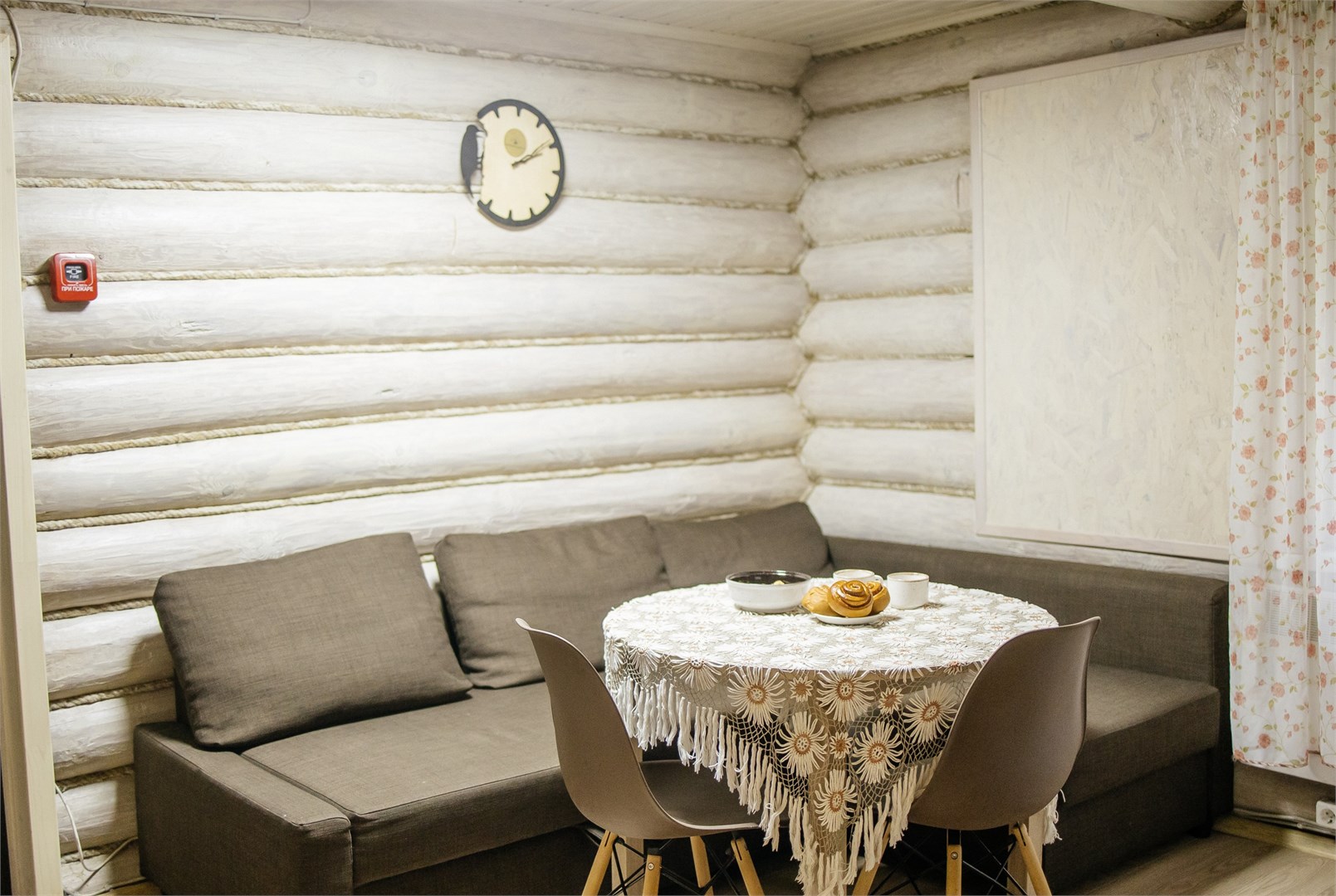 Светлая  изба-1/2 рубленного деревянного дома на 4 человек в Берендеево царство