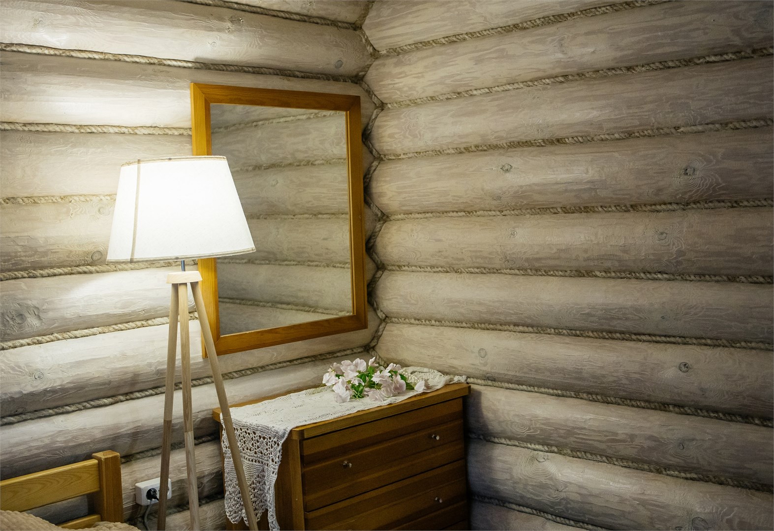 Светлая  изба-1/2 рубленного деревянного дома на 4 человек в Берендеево царство