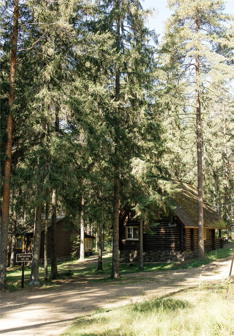 Светлая  изба-1/2 рубленного деревянного дома на 4 человек в Берендеево царство