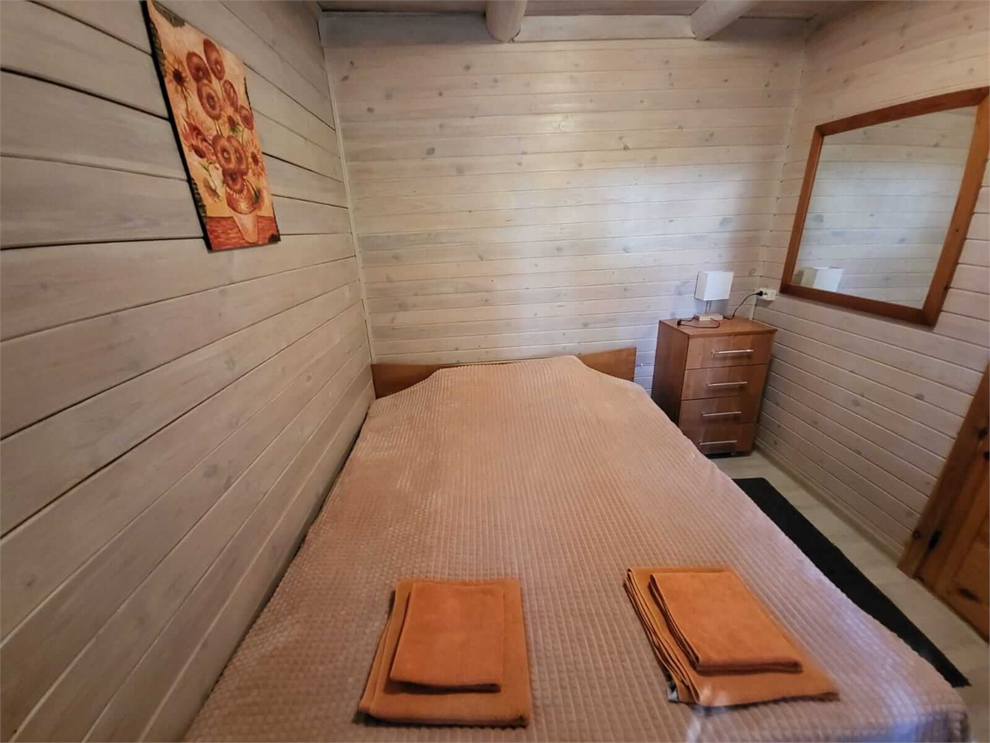 Добрая  изба-1/2 рубленного деревянного дома на 4 человек в Берендеево царство