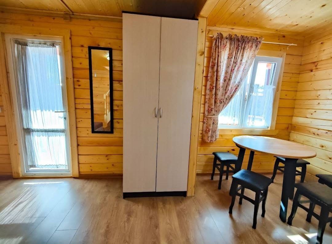 Деревянный  2-х этажный дом с кухней и терассой. в Эко-фазенда