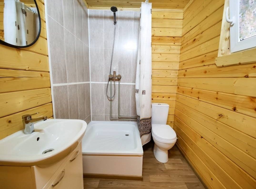 Деревянный 2 этажный дом с 2-я спальнями с терассой. в Эко-фазенда