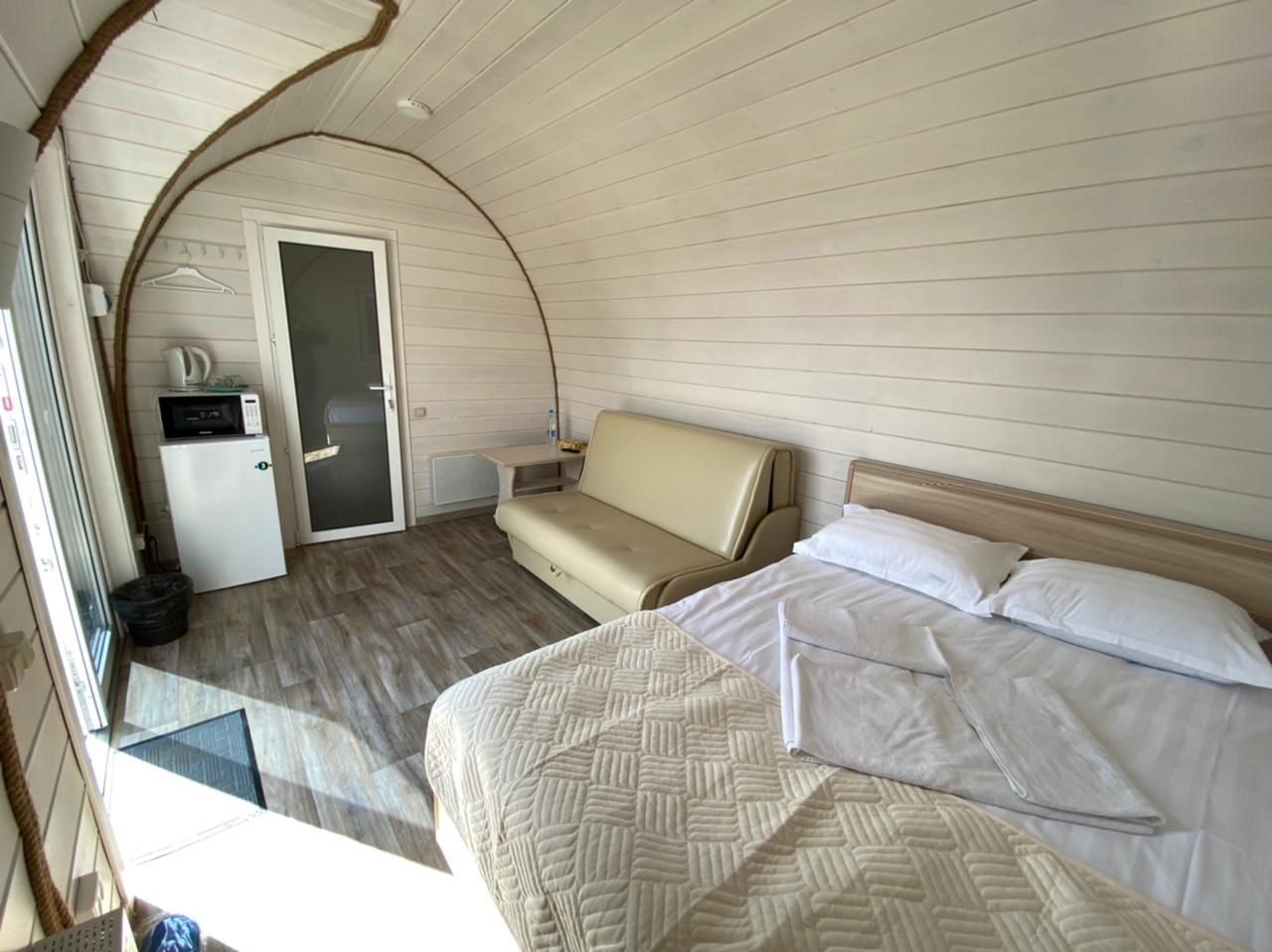 Глэмпинг люкс у бассейна в Набережная №1