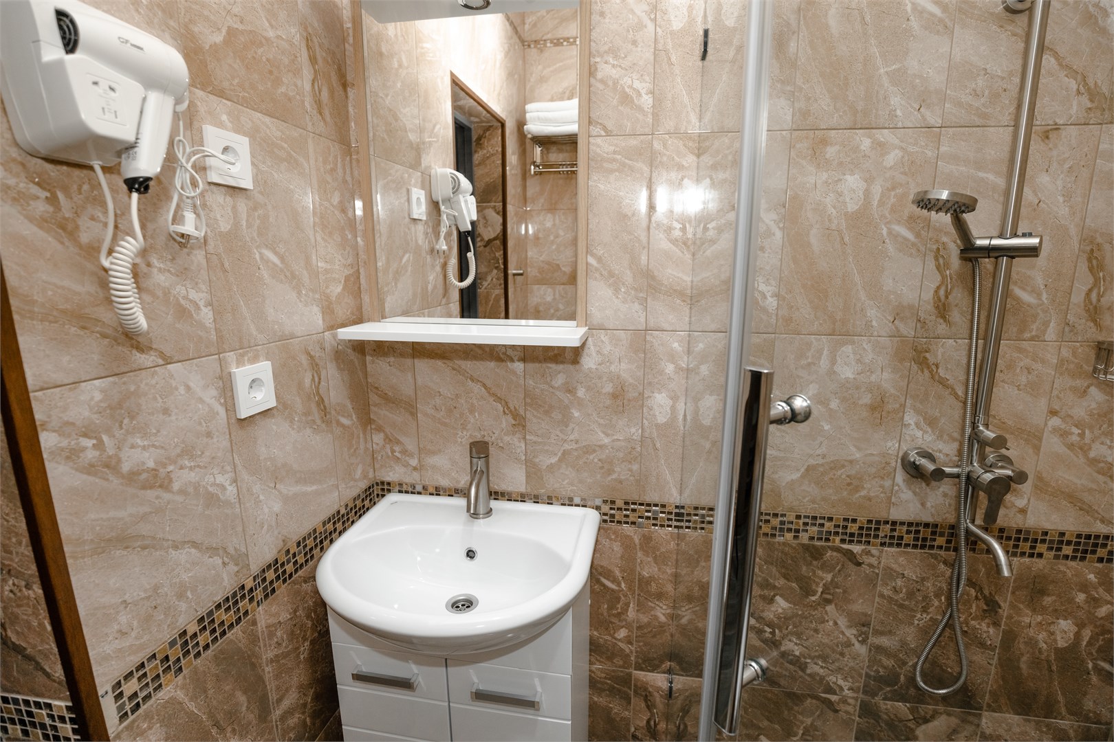 Стандарт трехместный в Золотой берег