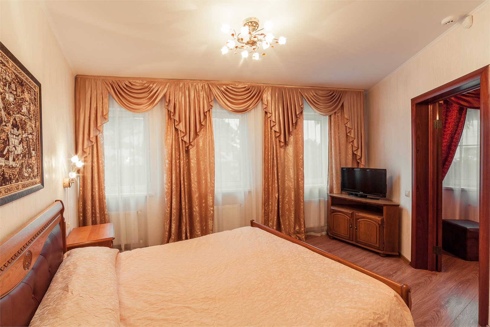 Люкс двухкомнатный в Театральный