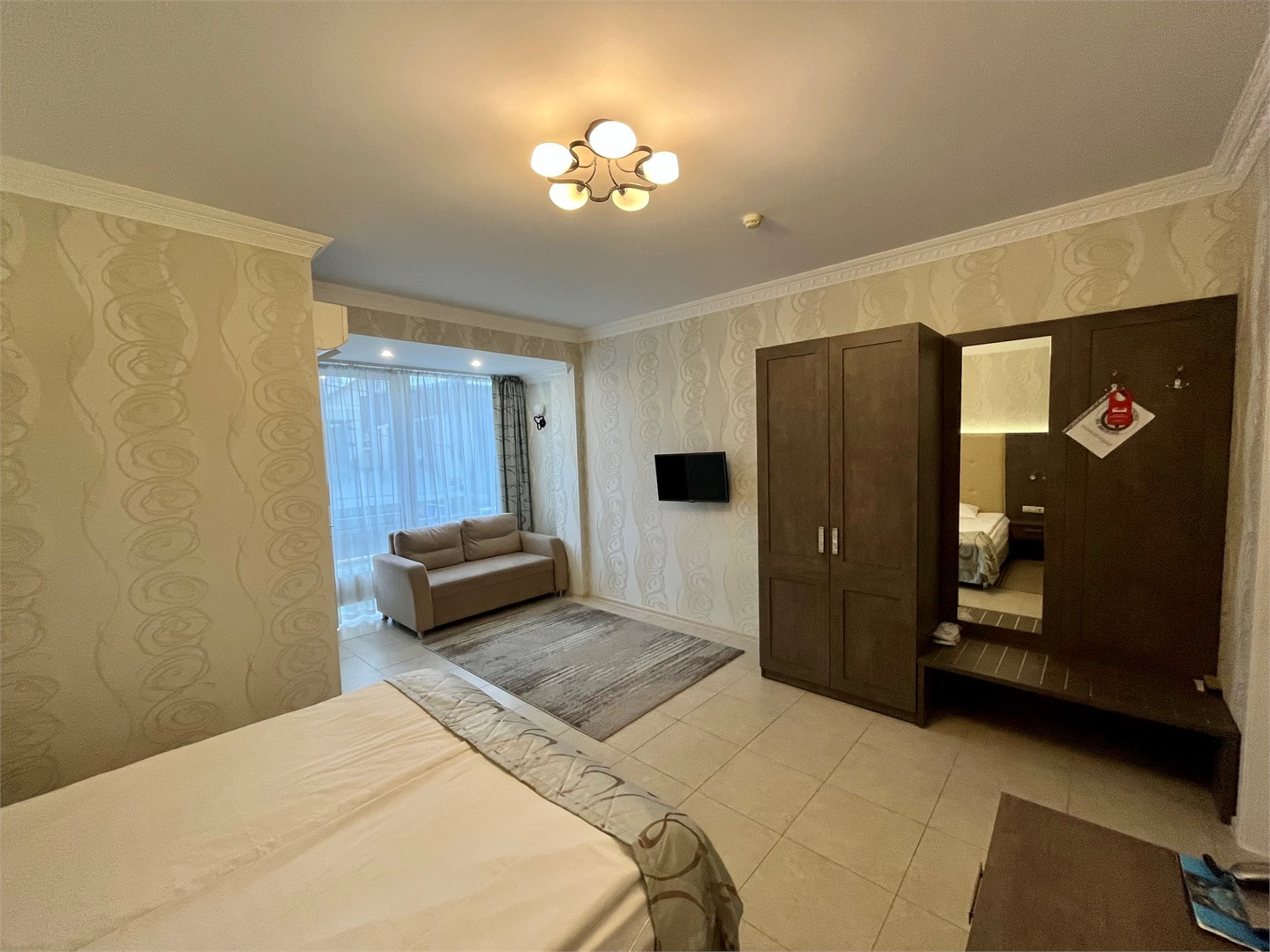 Семейный без балкона в Атлант люкс