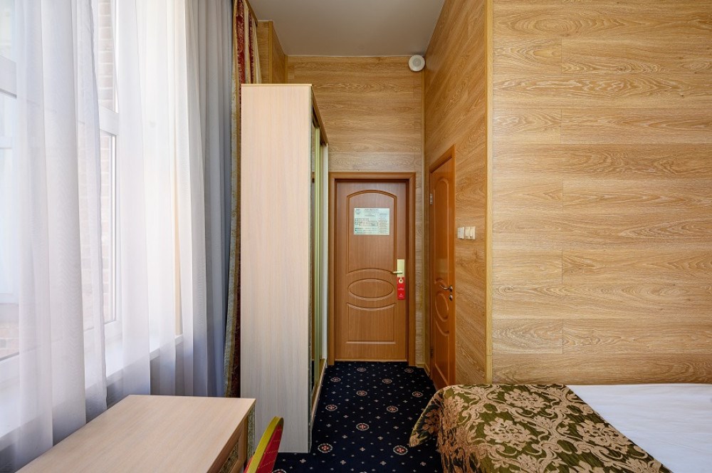 Небольшой двухместный номер в Azimut Отель Дербеневская Москва